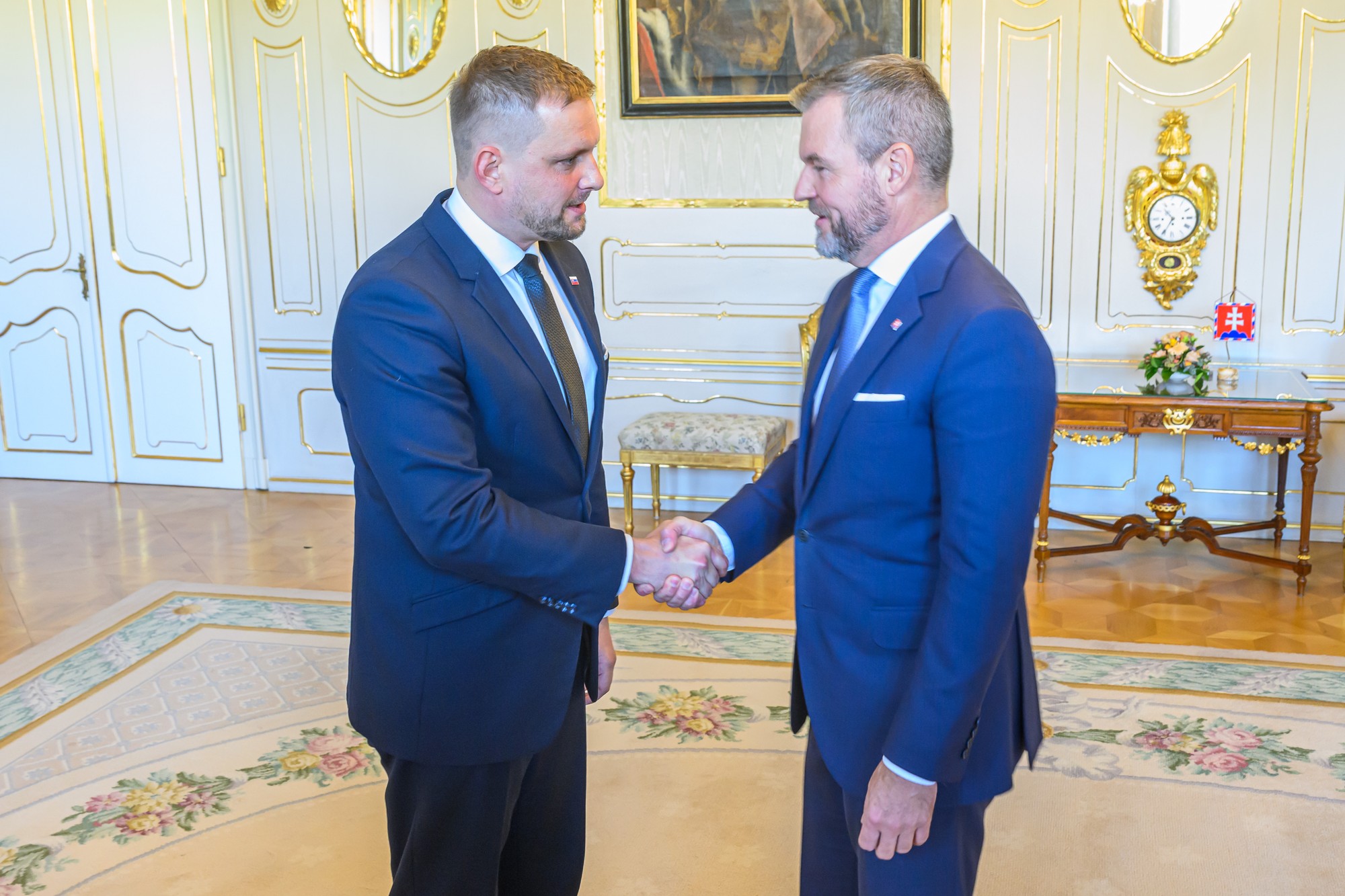 Zľava minister zdravotníctva SR Kamil Šaško (Hlas-SD) a prezident SR Peter Pellegrini.