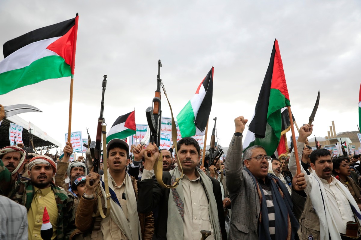 Mass protests in Sana'a against the US terrorist designation of the Houthis