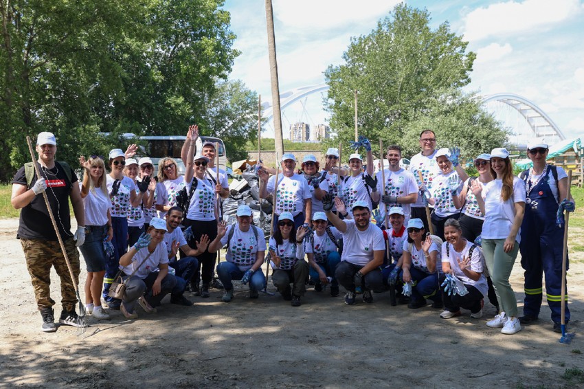 Volonterska akcija uređenja plaže Oficirac u Novom Sadu