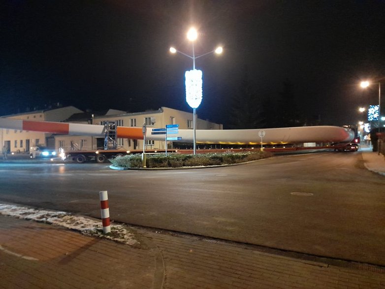 Nocny transport ulicami Kalisza Pomorskiego i Drawska Pomorskiego