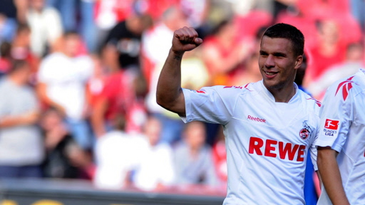 Wszystko wskazuje na to, że czołowy niemiecki piłkarz, grający w zespole Bundesligi FC Koeln 26-letni Lukas Podolski może zmienić barwy. - Muszę podzielić się swoimi przemyśleniami z rodziną, a potem zobaczymy - powiedział urodzony w Gliwicach sportowiec.