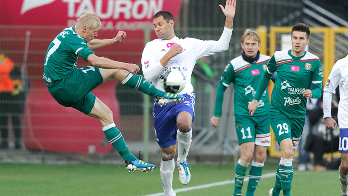 Śląsk Wrocław pokonał w meczu 11. kolejki Podbeskidzie Bielsko-Biała 1:0 (1:0) i tym samym pozostał w ścisłej czołówce Ekstraklasy. Mecz był bardzo udanym pożegnaniem stadionu przy ulicy Oporowskiej.