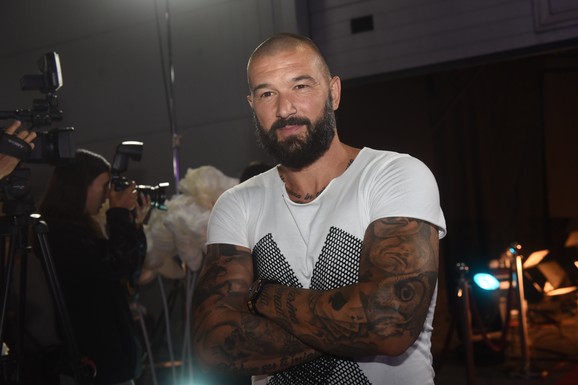 "NAVIKLA SE NA ŽIVOT BEZ MUŽA, NAPUSTIO SAM STAN" Nikola Lakić progovorio o rastanku sa Cokom: "Čuo sam da ima drugog muškarca"