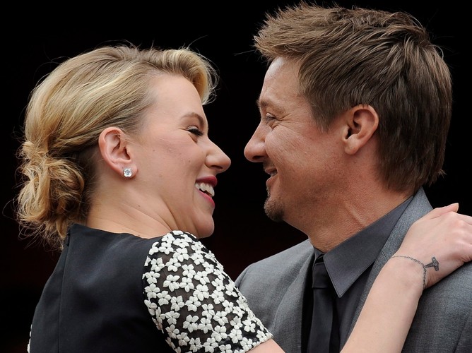 Scarlett Johansson i Jeremy Renner