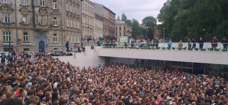 Chaos w trakcie rozdawania wejściówek na treningi