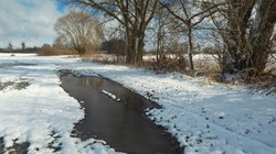 Zachmurzenie, deszcz i porywisty wiatr. Prognoza na wtorek