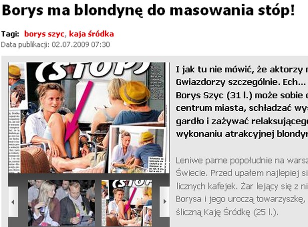 Ukochana Szyca masuje mu stopy na ulicy