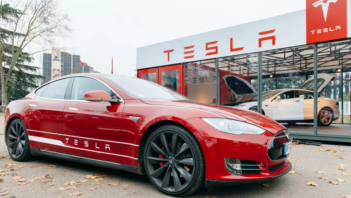 Tesla musi zapłacić wielkie pieniądze