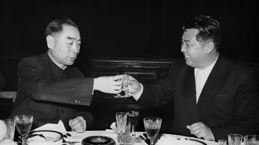 Kineski premijer Džou Enlaj (levo) i osnivač Severne Koreje Kim Il Sung (desno) negovali su prijateljstvo | Foto: Getty Images