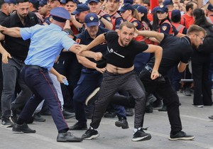 Protest u Tirani, Albanija, 3. juna zbog izgradnje odmarališta