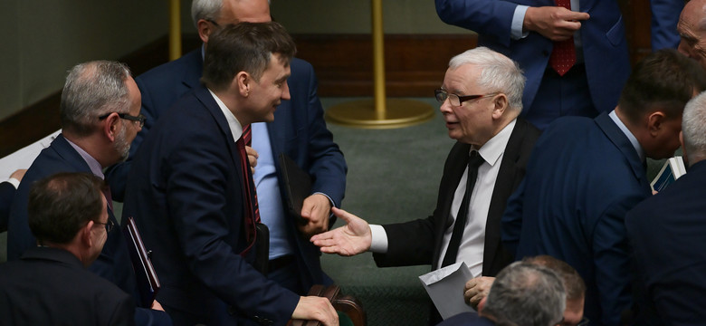 "Stan Wyjątkowy". Ziobro negocjuje z Kaczyńskim za pomocą prokuratury. Kamiński i Wąsik mogą pójść siedzieć. Przyłębska kupiła sobie większość w Trybunale [PODCAST]