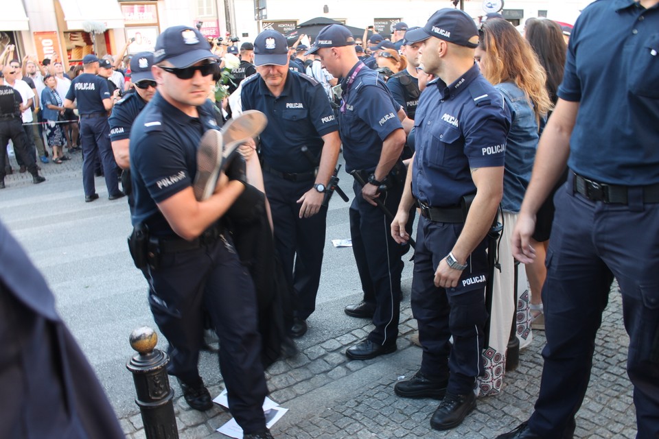 Protest przeciwko marszowi narodowców