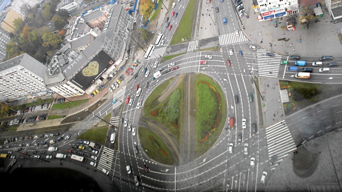 Mogą już rozpocząć się prace przy budowie stacji II linii metra Rondo ONZ. Decyzję o pozwoleniu na jej budowę podpisał w piątek wojewoda mazowiecki Jacek Kozłowski; ma ona rygor natychmiastowej wykonalności - poinformowała rzecznik wojewody Ivetta Biały.