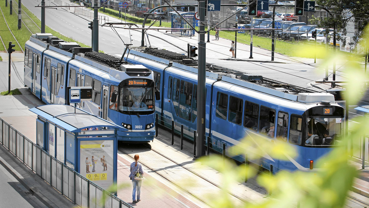 Metro na estakadzie, a tramwaj pod ziemią - tak przedstawiają się plany koncepcyjne tras obu środków transportów do Mistrzejowic. - To kuriozalne, powinno być na odwrót - komentuje w rozmowie z KRK FM Stanisław Albricht, autor koncepcji metra w Krakowie.