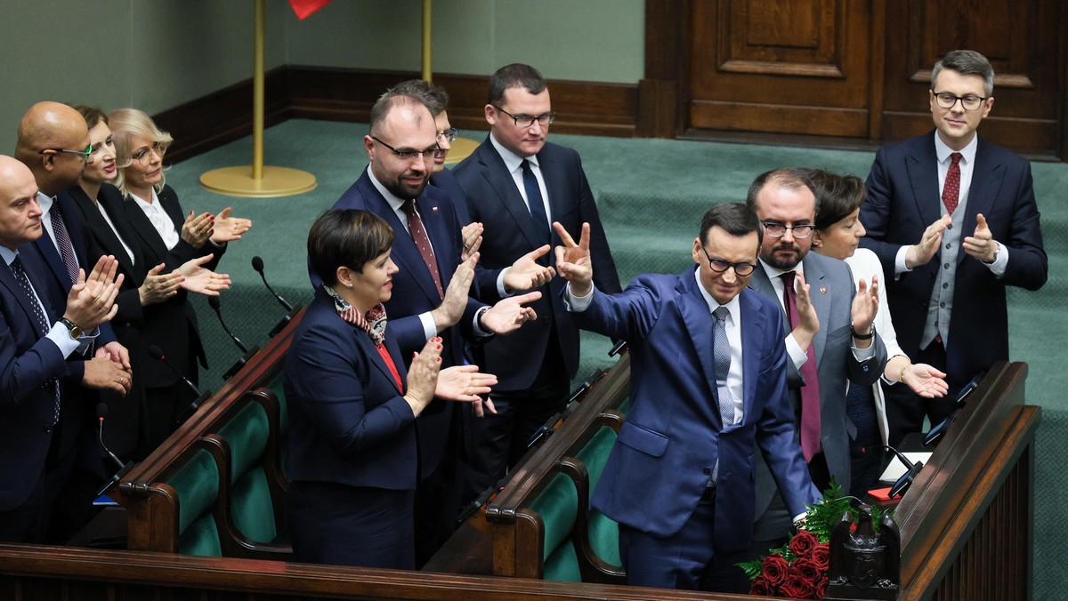 Odprawy dla dwutygodniowego rządu. Minister miał już o nie pytać