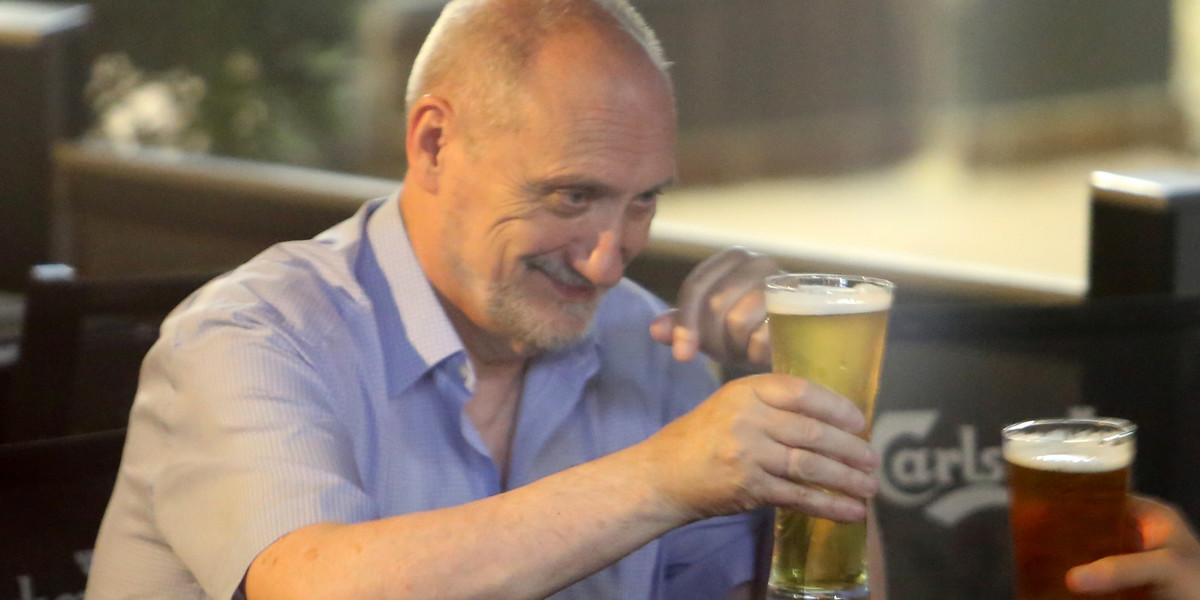 Antoni Macierewicz na piwie