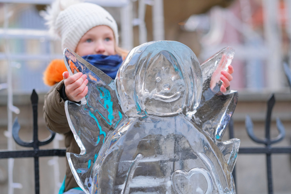 Najlepsi rzeźbiarze w lodzie walczą w Poznaniu o nagrody