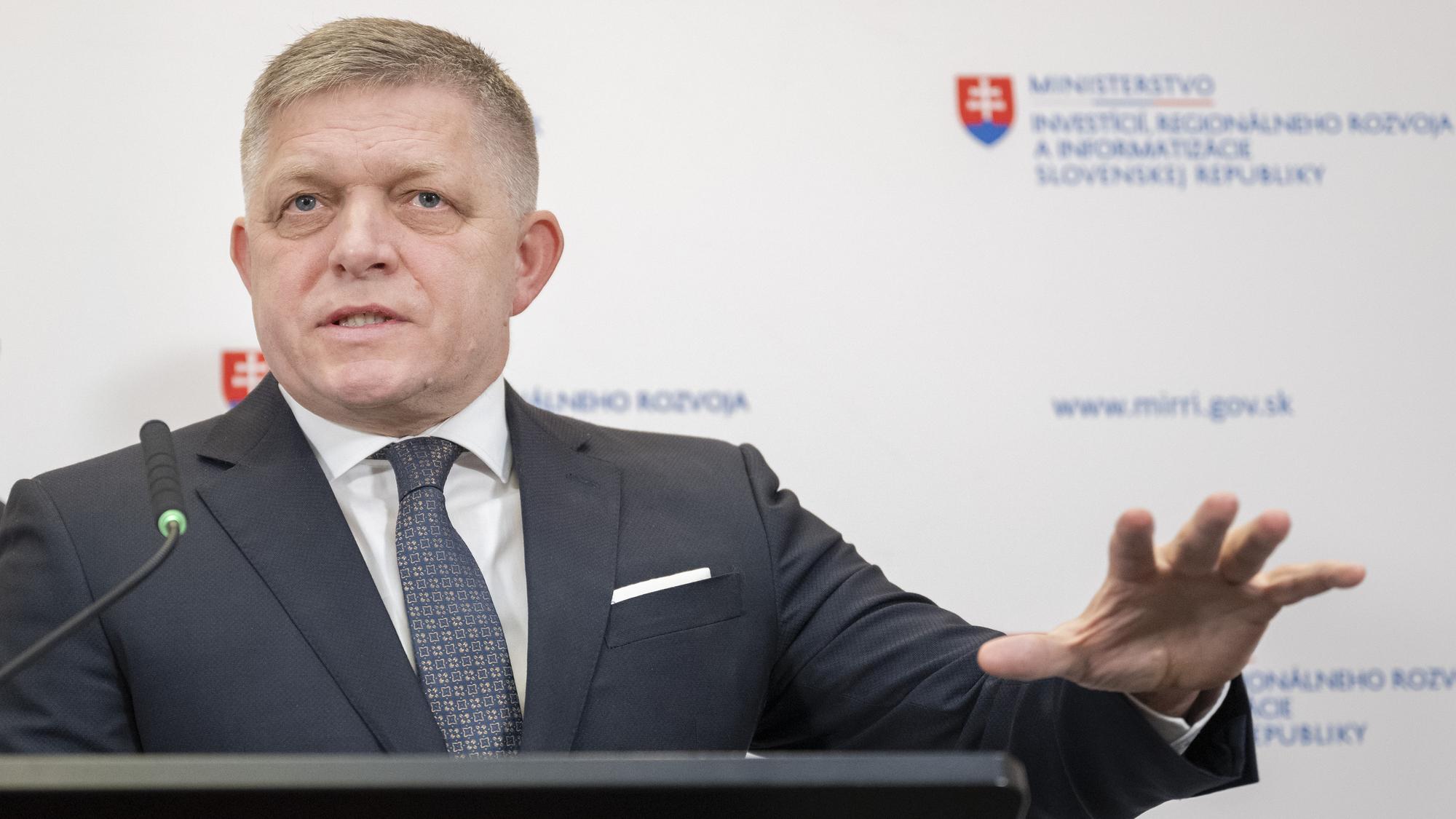 Predseda vlády SR Robert Fico (Smer-SD).