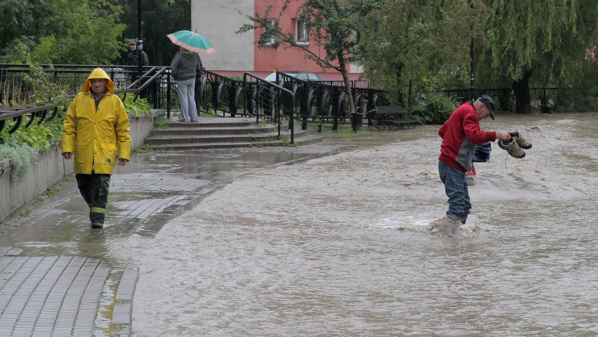 ELBLĄG PODTOPIENIA PO DESZCZU (podtopione ulice w Elblągu)