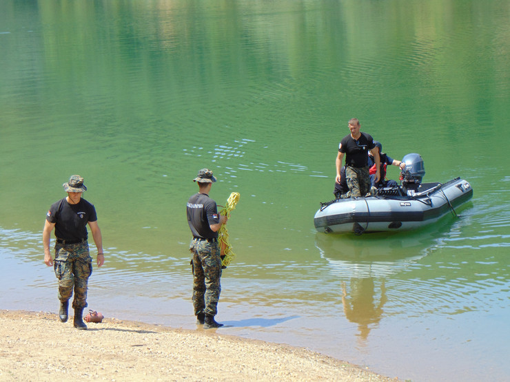 NIS13 Gendarmerie divers search with jeyero sonar photo Branko Janackovic