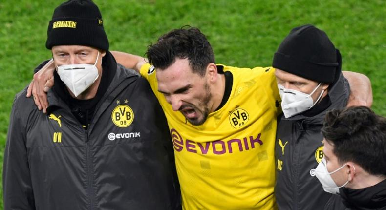 Mats Hummels (C) has shaken off an akle injury suffered against Lazio on Wednesday and could play for Dortmund at Eintracht Frankfurt on Saturday