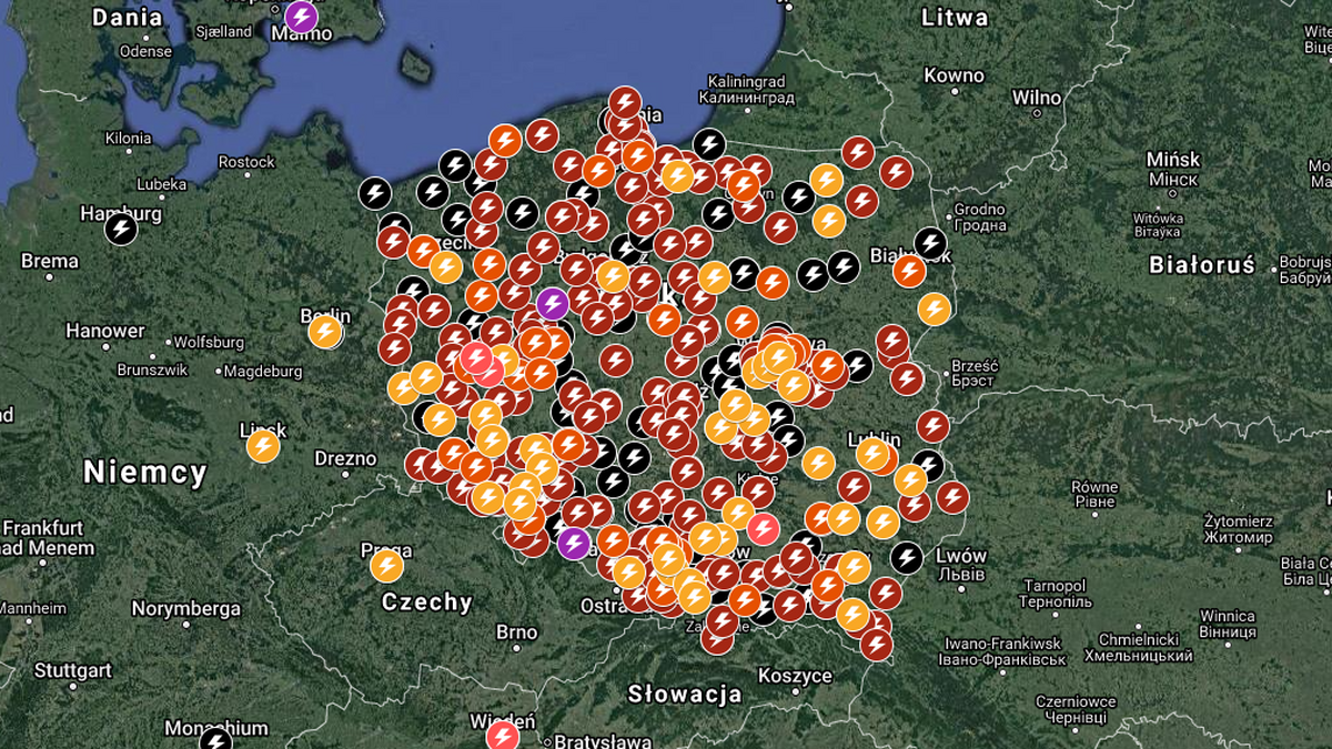 Google Maps z aktualną mapą protestów w Polsce. Narzędzie stworzyli
