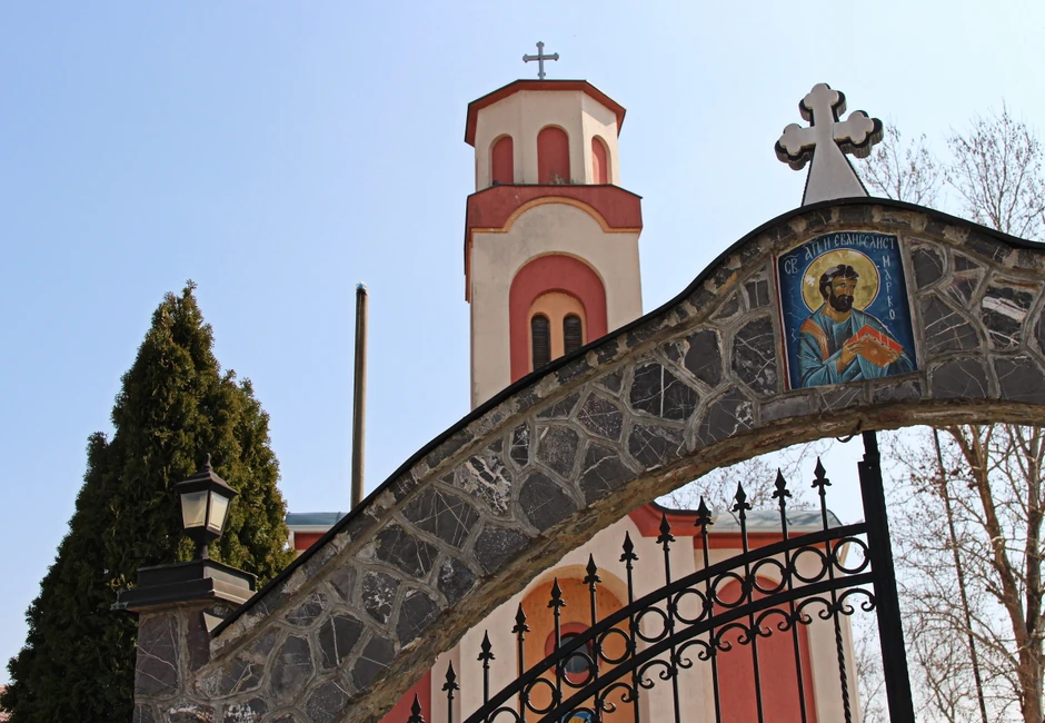 Crkva u Majuru kojoj se nalazi ploča posvećena Nediću