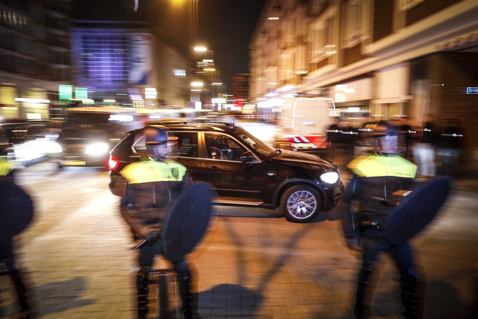 NETHERLANDS TURKEY DIPLOMACY (Dutch police bars Turkish Familiy Minister from entry to consulate in Rotterdam)