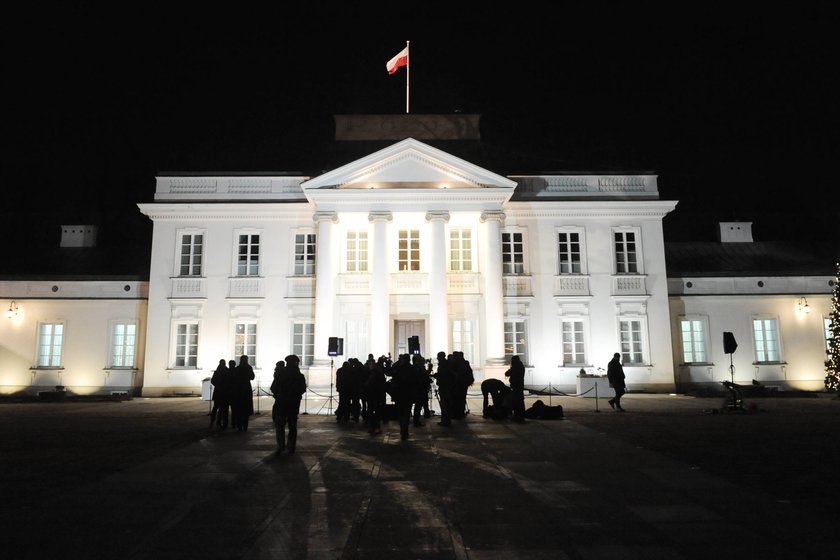 Prezydent żegna Tuska... Jest impreza?