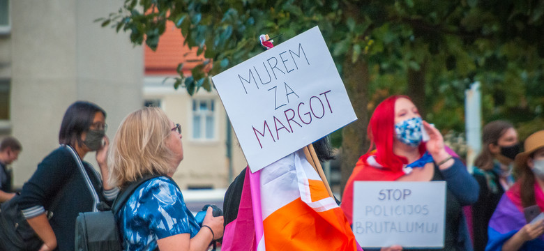 Protest litewskiego środowiska LGBT przy ambasadzie RP w Wilnie