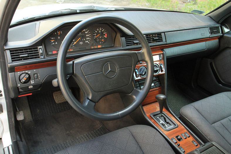 Mercedes W124 - klasyk na każdy dzień