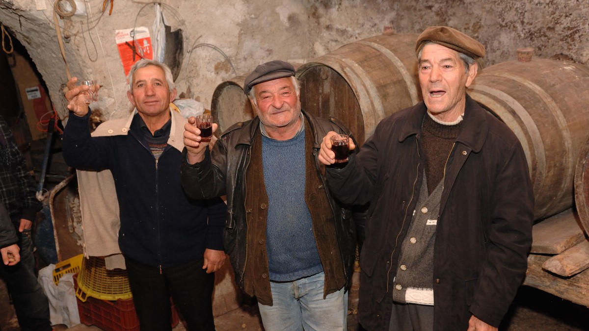 Stariji muškarac u Italiji - ilustracija