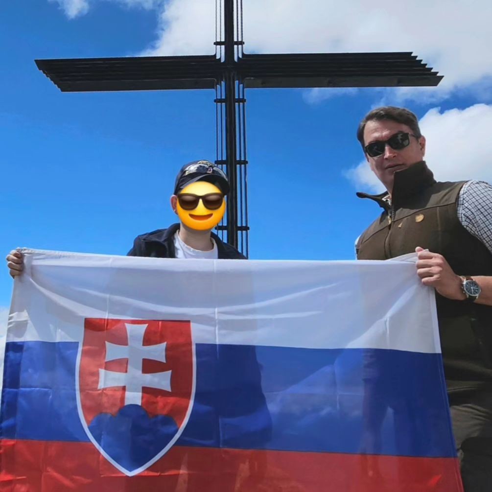Juraj Rizman dovolenkuje so synom vo Švajčiarsku.