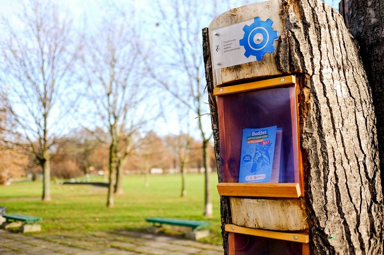 Biblioteka plenerowa na Woli także powstała w ramach budżetu partycypacyjnego