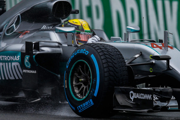 Formuła 1: Hamilton wygrał wyścig "na wodzie" w Brazylii