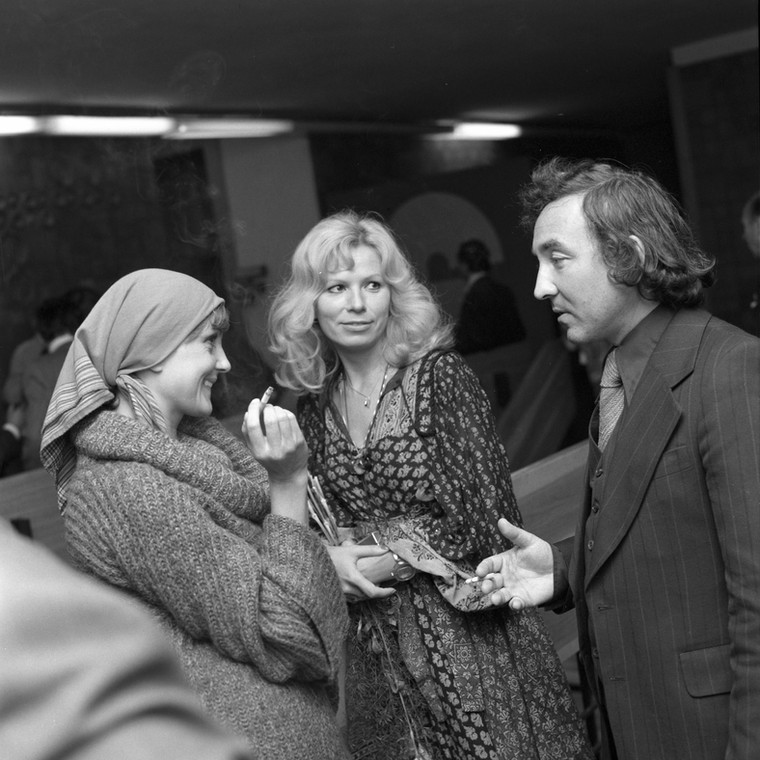 IV Festiwal Polskich Filmów Fabularnych. W centrum: Irena Karel. Pierwszy od prawej: Zygmunt Samosiuk (1977)