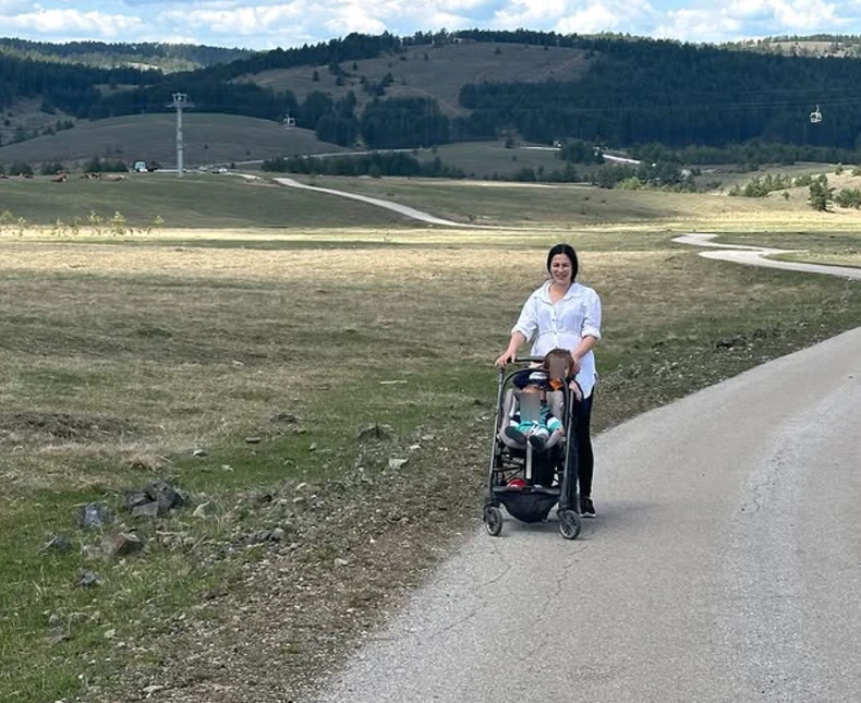 Marija Petronijević sa decom