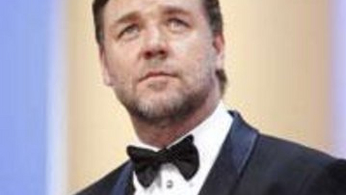 Wybuchowy, krnąbrny, lecz przy tym niezwykle utalentowany. Taką opinię ma w Hollywood Russell Crowe. W swoim najnowszym filmie "Dla niej wszystko" zagrał skromnego nauczyciela, który próbuje uwolnić z więzienia ukochaną kobietę. Tylko "Gali" opowiedział, dlaczego, przygotowując się do tej roli, wciąż myślał o swoich rodzicach.