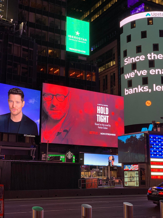 Reklama "Zachowaj spokój" na Times Square
