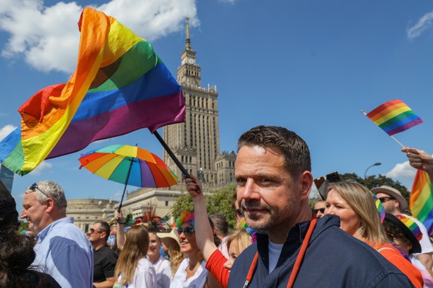 Prezydent stolicy Rafał Trzaskowski wśród uczestników XXIII Parady Równości w Warszawie. Hasło zgromadzenia to "Wolność i tolerancja wobec mniejszości". Wydarzenie odbywa się pod patronatem honorowym prezydenta Warszawy