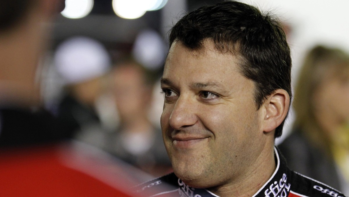 Najszybszym kierowcą na torze Daytona International Speedway podczas wyścigów z serii NASCAR był Tony Stewart.