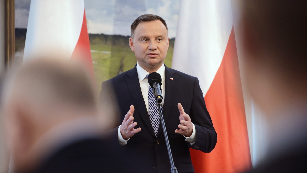 Nie możemy wykluczyć mediacji prezydent Andrzej Duda w związku z konfliktem w Europejskim Centrum Solidarności, jeżeli wszystkie środowiska - przede wszystkim środowisko NSZZ "Solidarność" - wyrażą taką chęć i potrzebę - mówił dzisiaj rzecznik prezydenta Błażej Spychalski.