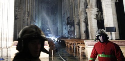 Pożar katedry Notre Dame. Wnętrze spalonej katedry ZDJĘCIA