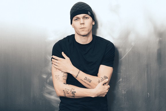 ROMAN KOJI JE ŠOKIRAO NORVEŠKU: Oliver Lovrenski u Beogradu govori o sirovom odrastanju u modernom gradu, opijatima i prijateljstvu