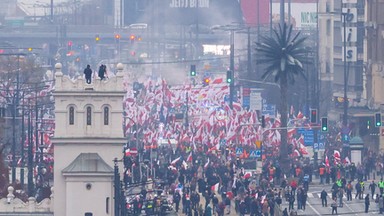 Marsz Niepodległości w Warszawie. Pierwsze incydenty i interwencja policji [NA ŻYWO]