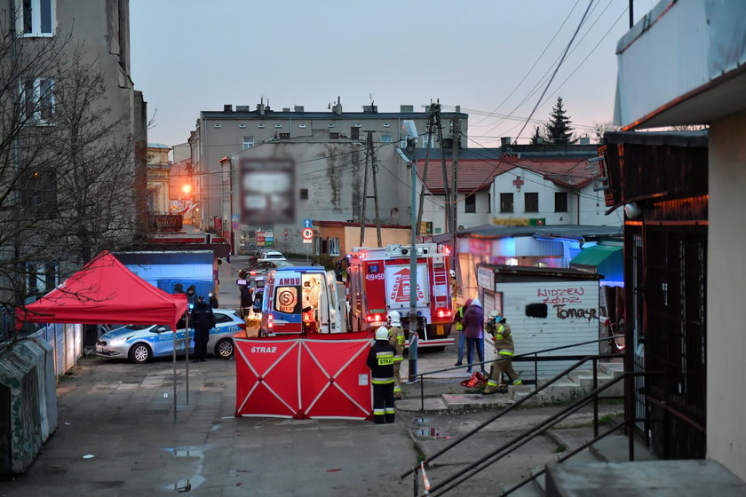 Atak nożownika w Brzezinach. Jedna osoba nie żyje, ranny policjant