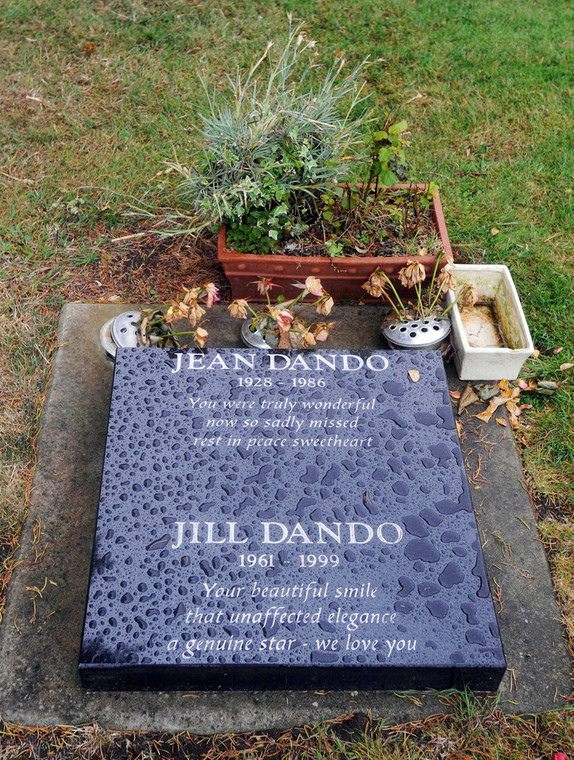 Grób Jill Dando. Morderca prezenterki wciąż nie został ujęty