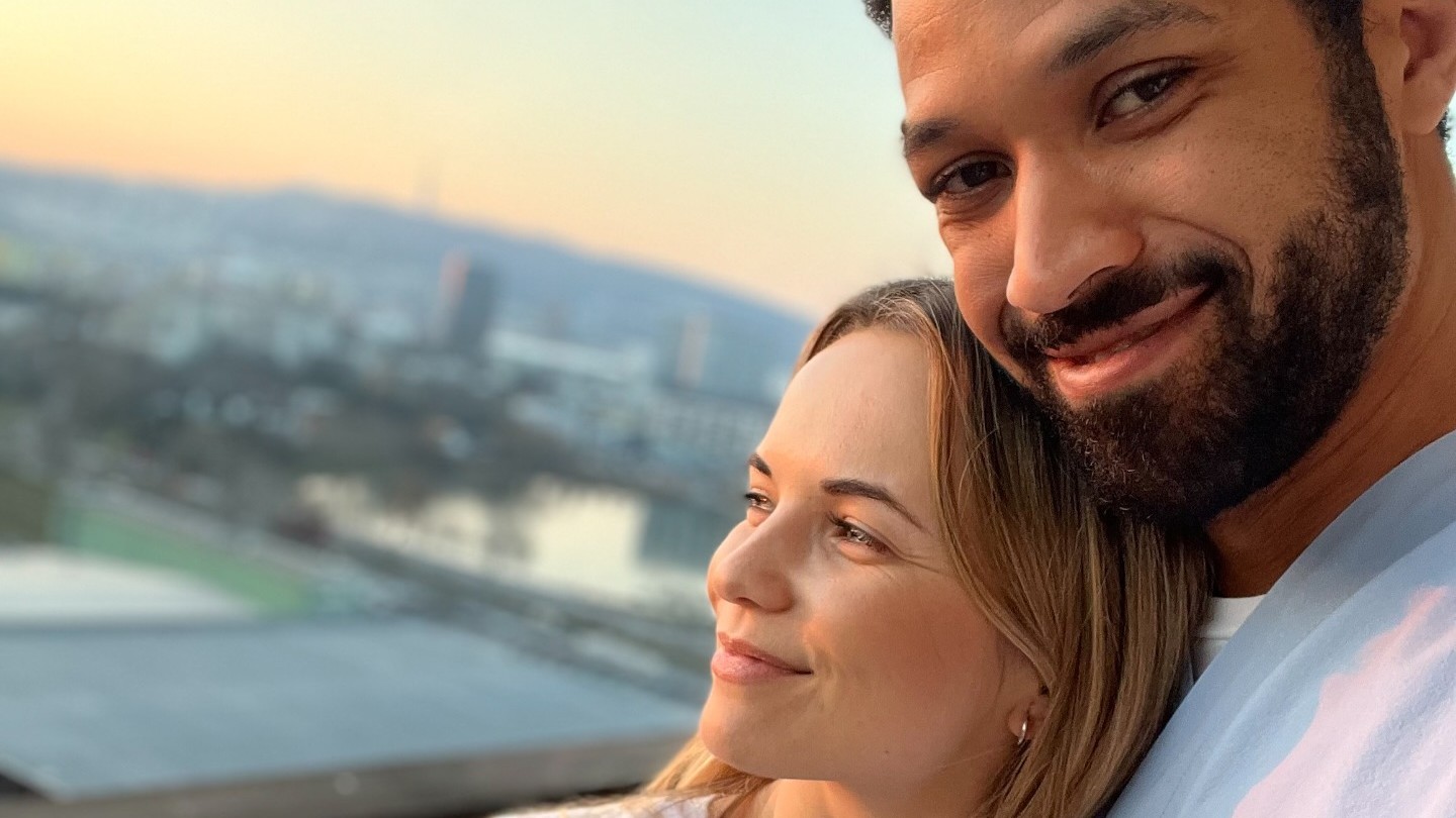 Victor Ibara a jeho snúbenica Karin Adzimová.