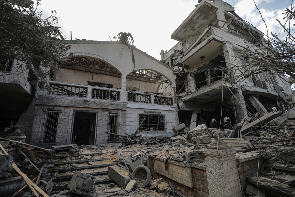 More than 30 members of same family killed in strike on Gaza