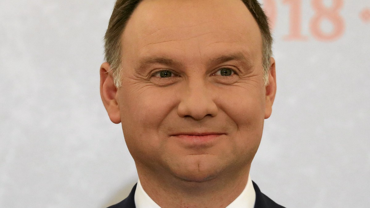 Andrzej Duda i Agata Kornhauser-Duda w ostatnią sobotę pojawili się w jednej z krakowskich restauracji KFC. Pani Katarzyna zadała prezydentowi pytanie o konstytucję. Nagranie rozmowy stało się bardzo popularne, a zdarzenie skomentowała także sieć restauracji.